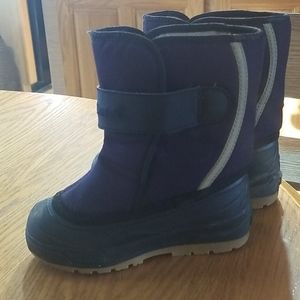 Snow boots